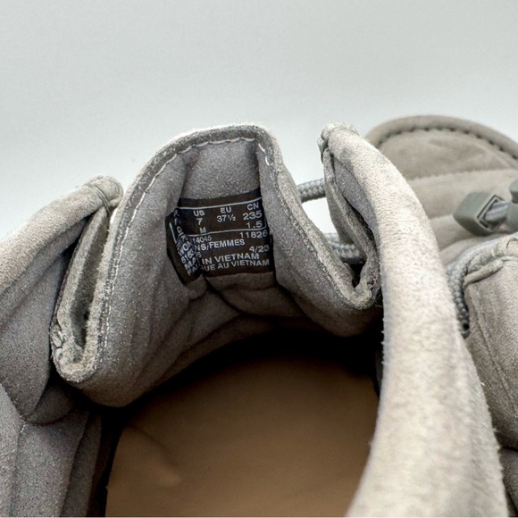 NWT Clarks Gray Quilted Suede Wallabee Boots - Picture 7 of 9